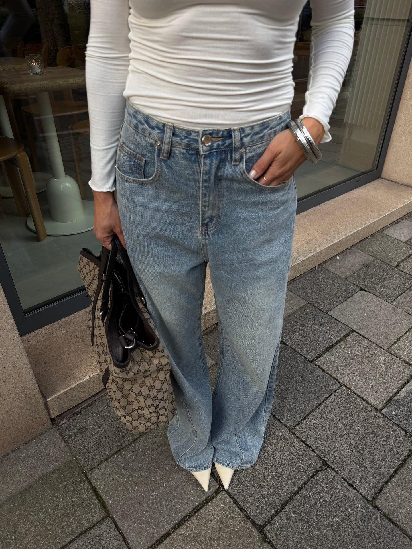 DETAILED JEANS