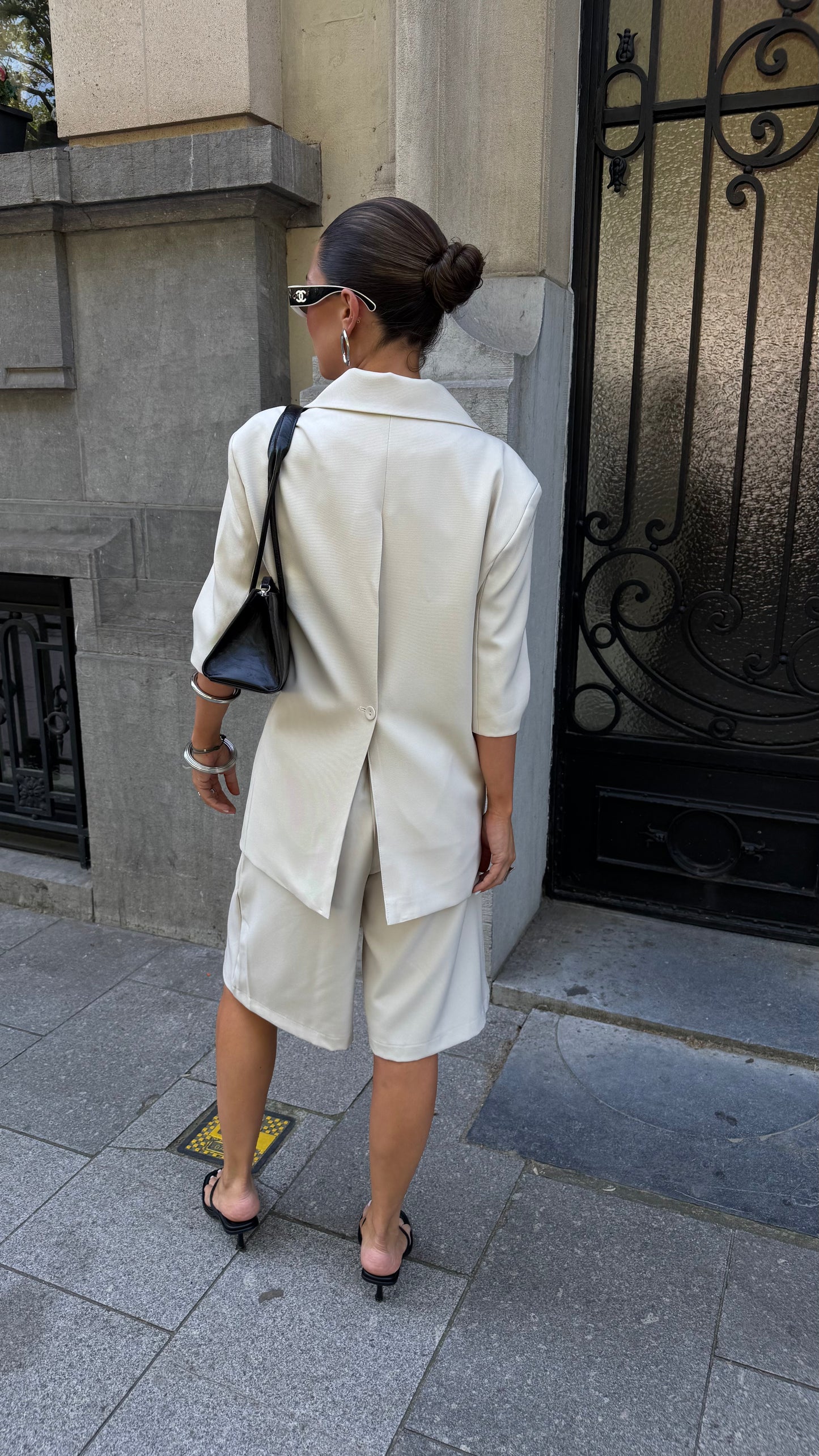 BERMUDA SHORT - BEIGE