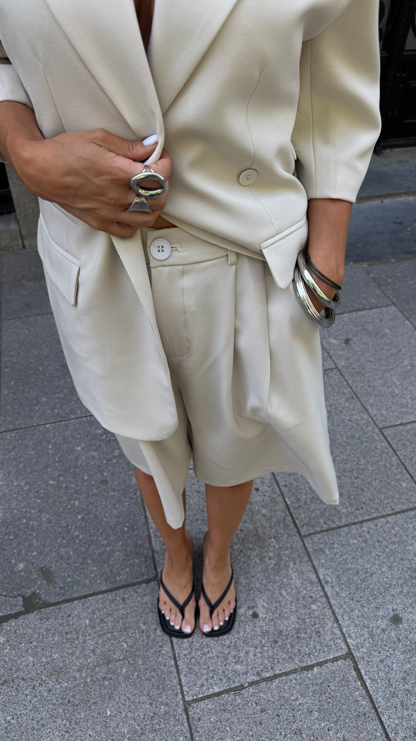 BERMUDA SHORT - BEIGE