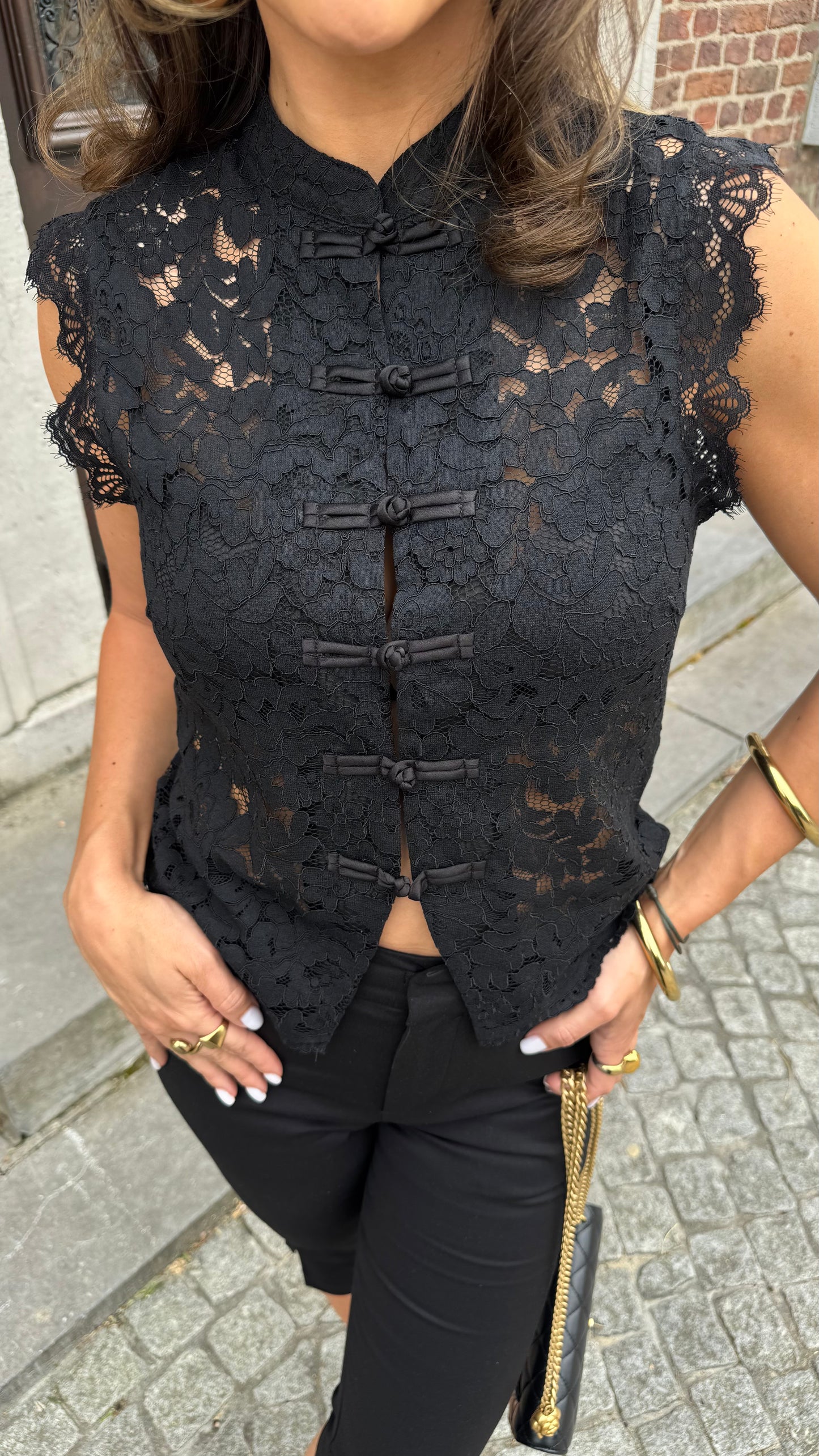 DETAILED LACE TOP - BLACK