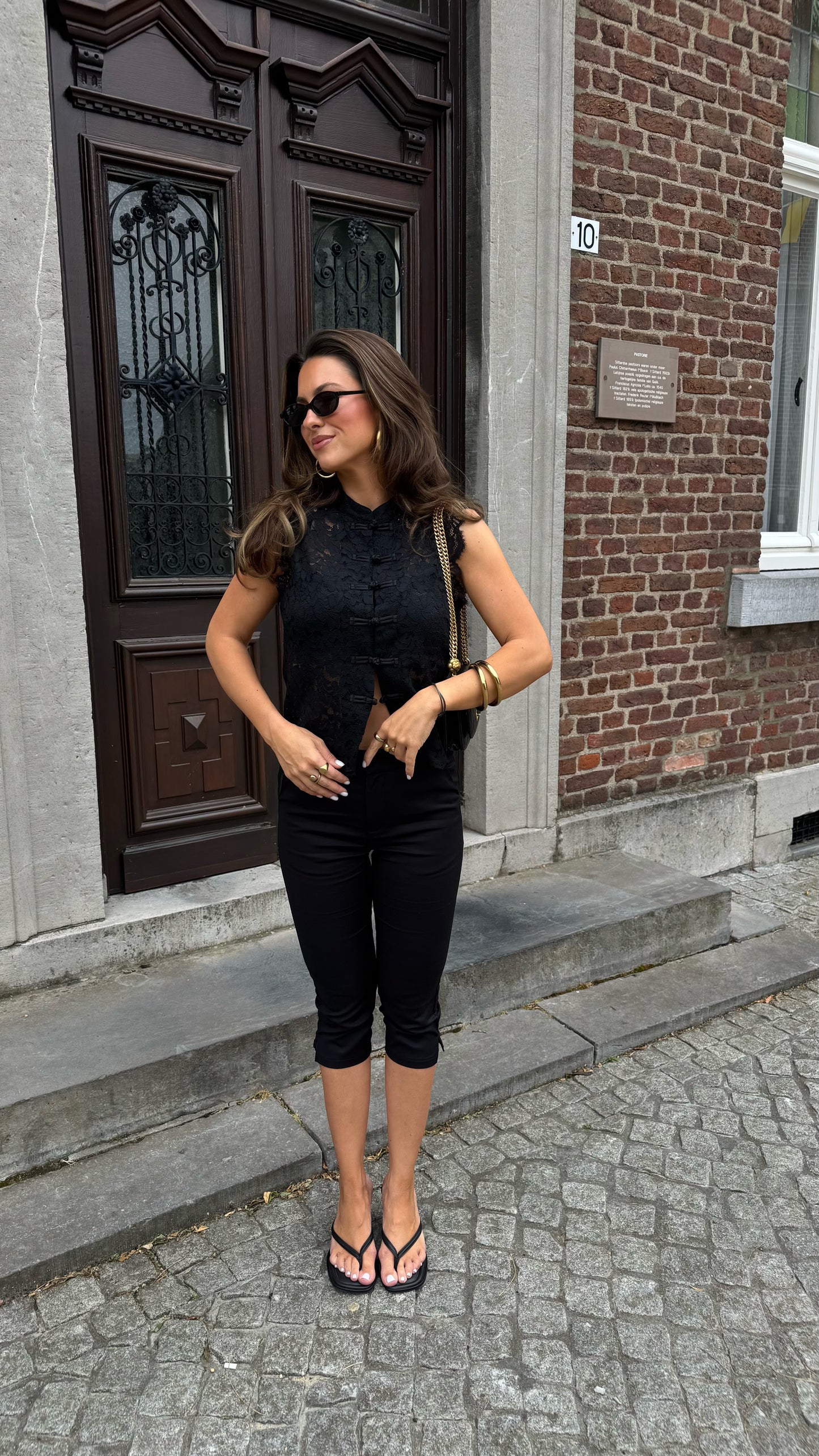 DETAILED LACE TOP - BLACK
