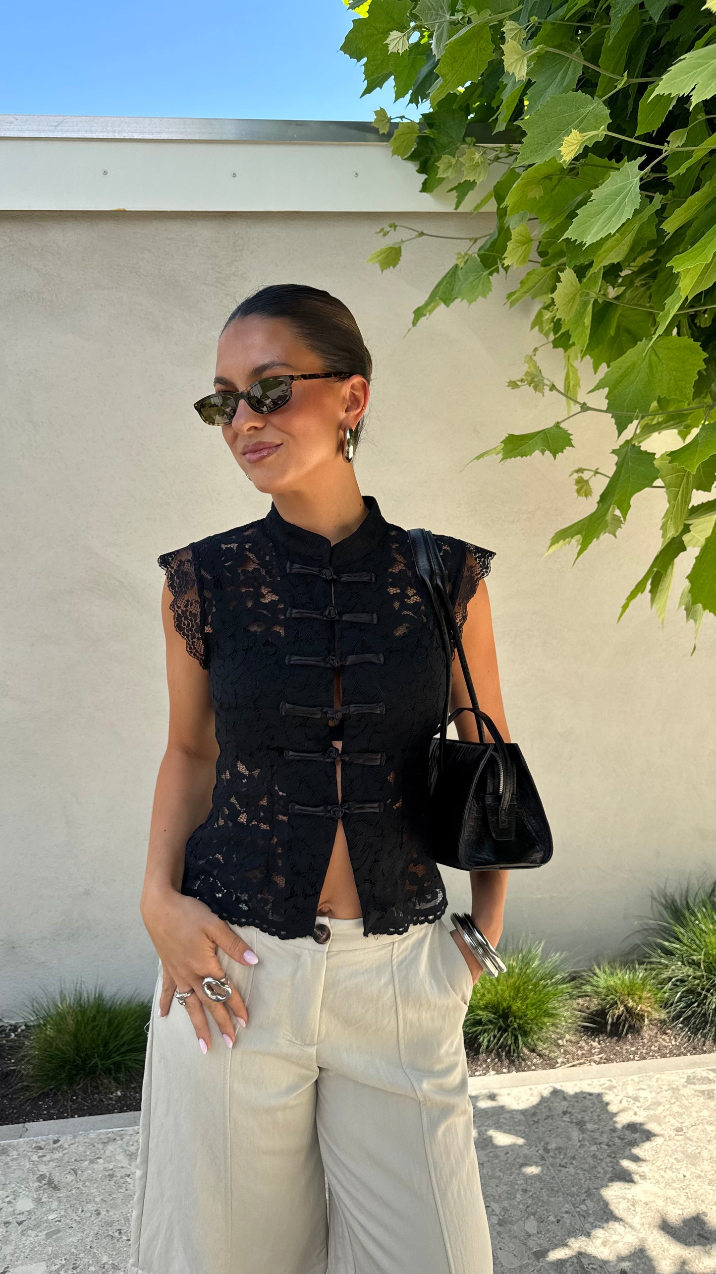 DETAILED LACE TOP - BLACK